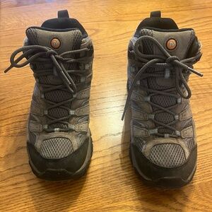 Women’s Merrill hiking boots Size 8 1/2